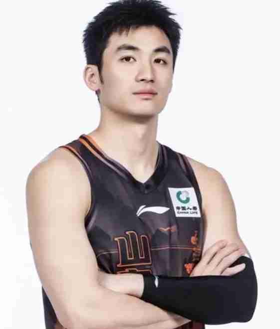 山东男篮6月份集训，有三名前新疆队球员并没有被通知集训。山东男篮官方已经发布公声