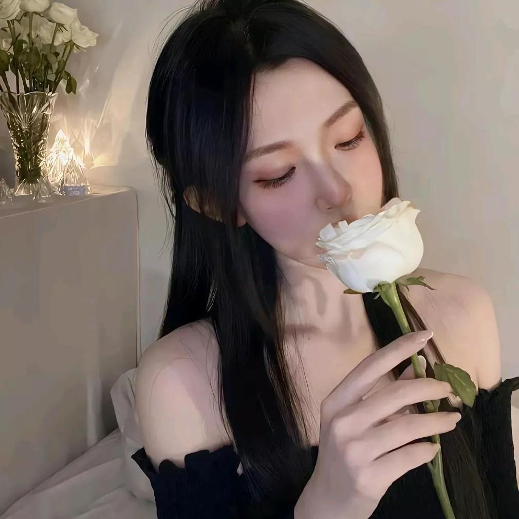 花开花落，红颜如梦。花落总会开 秋来花落 似花非花满枝头 似花非花盈枝头 花红至