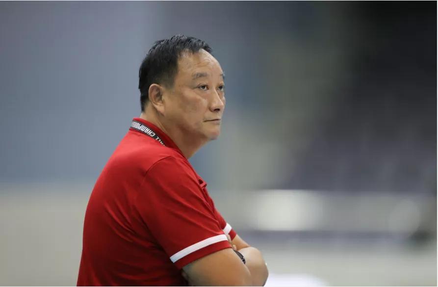 给本次亚锦赛的男排打分
吴胜教练9分，接收这支男排队伍时间不长，培养了张景胤李咏