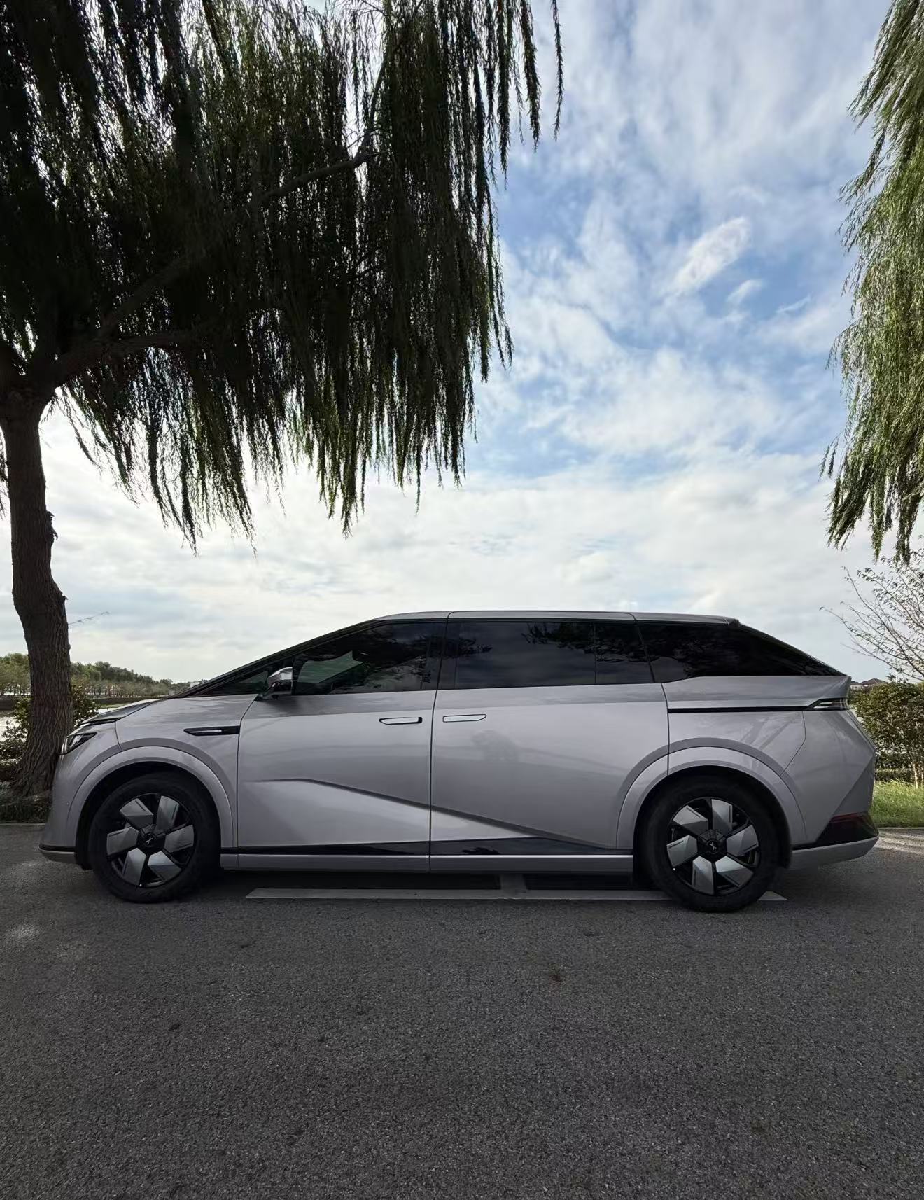 作为一个天天跟车打交道的技术控，我必须说，这款车的定价真的太良心了！30多万能拿