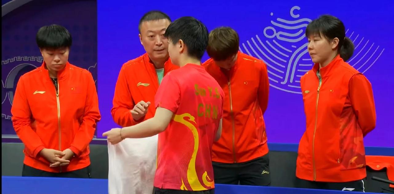 #杭州亚运会# 乒乓球女团决赛，中国对阵日本，中国队孙颖莎，陈梦，王曼昱出阵。

