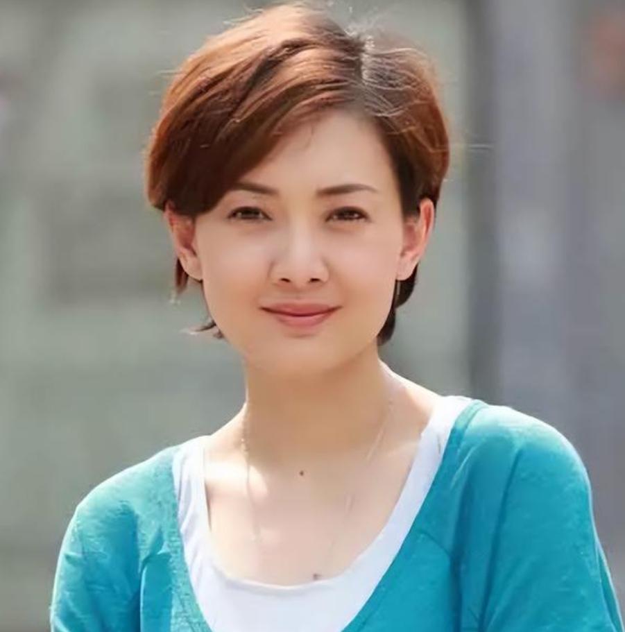 演员牛莉：结婚29年不做饭，连生3个孩子后，被丈夫一家宠成宝
娱乐