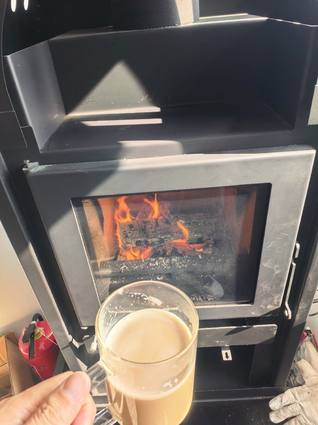 阳光很好，腊两个鸡腿，泡一杯燕麦拿铁 