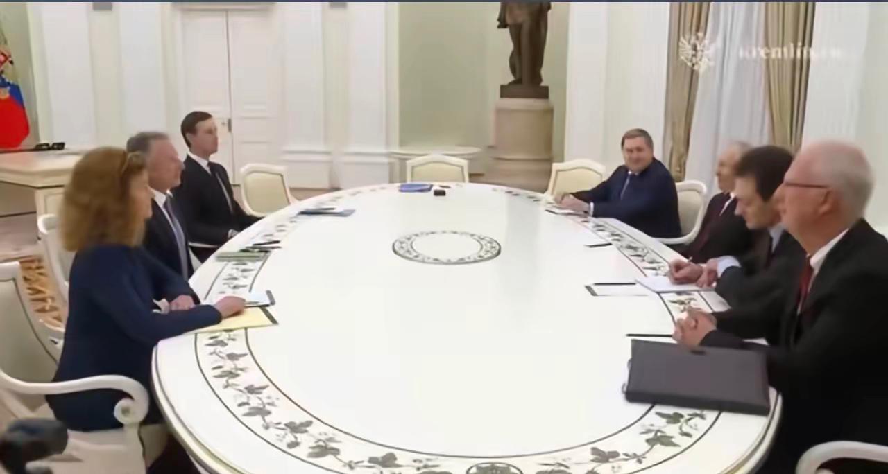 普京真的是条硬汉。普京在莫斯科与美国代表维特科夫和库什纳谈判时间长达5个多小时，