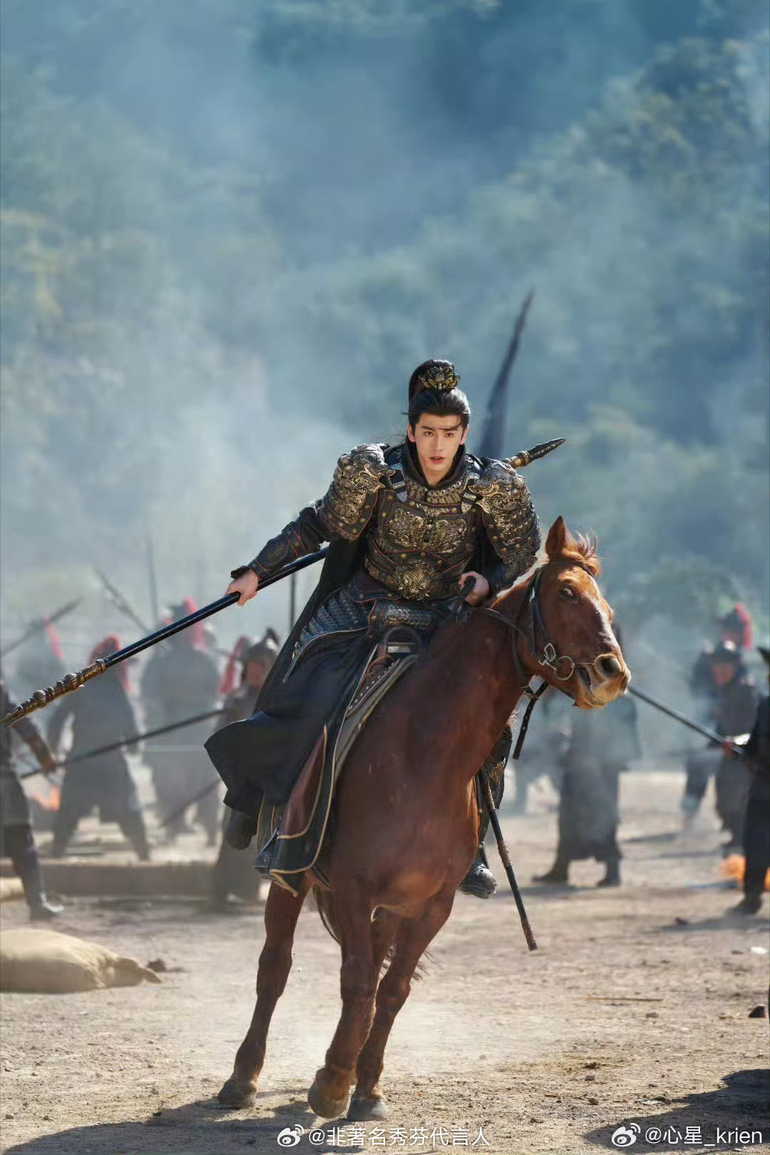 张凌赫大一曾分享暗恋细节 不要过度关注素人时期了 都来逐玉看我们谢征吧