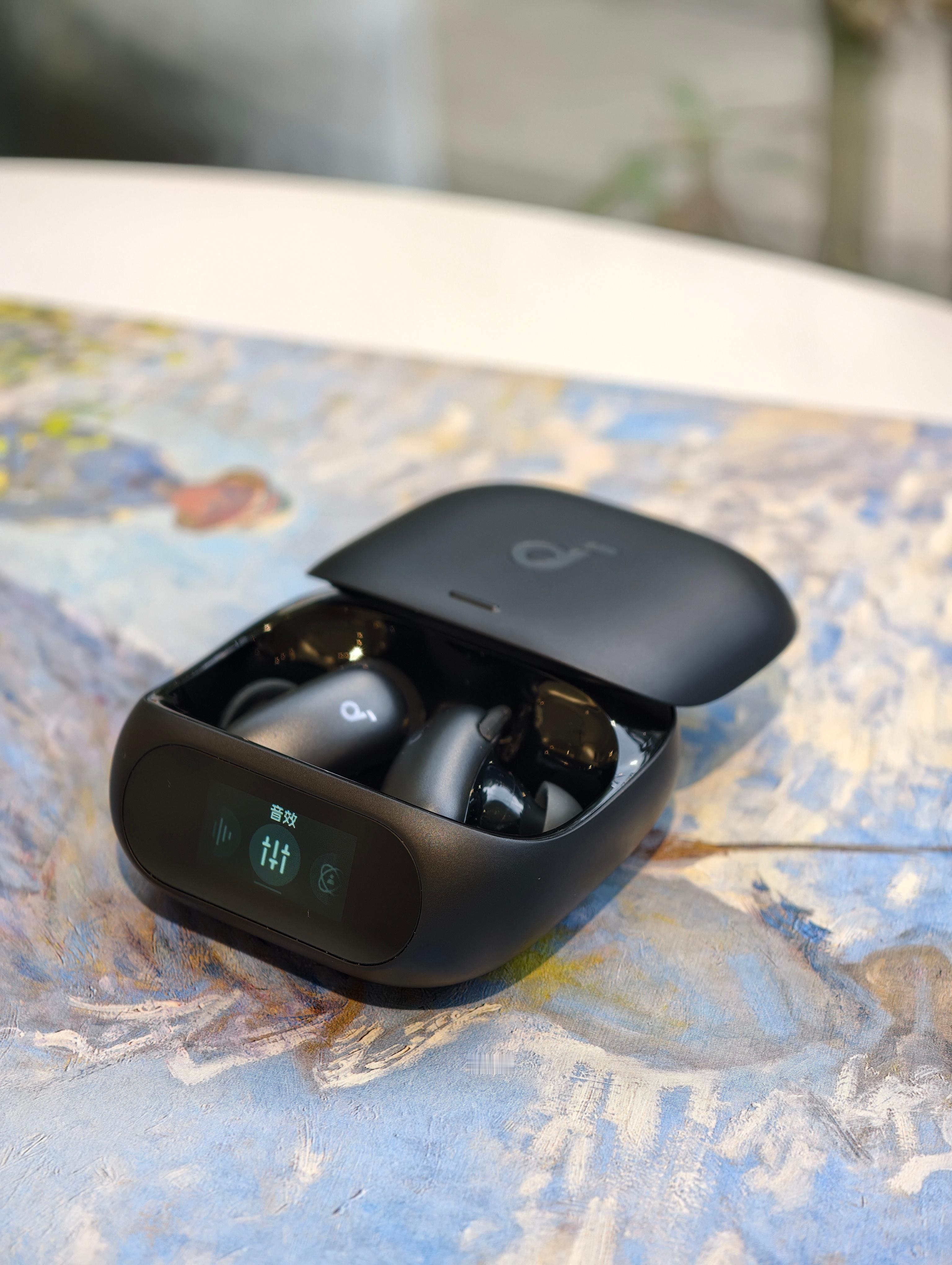 子弹兄最近在体验安克soundcore Liberty 5 Pro这款蓝牙耳机，