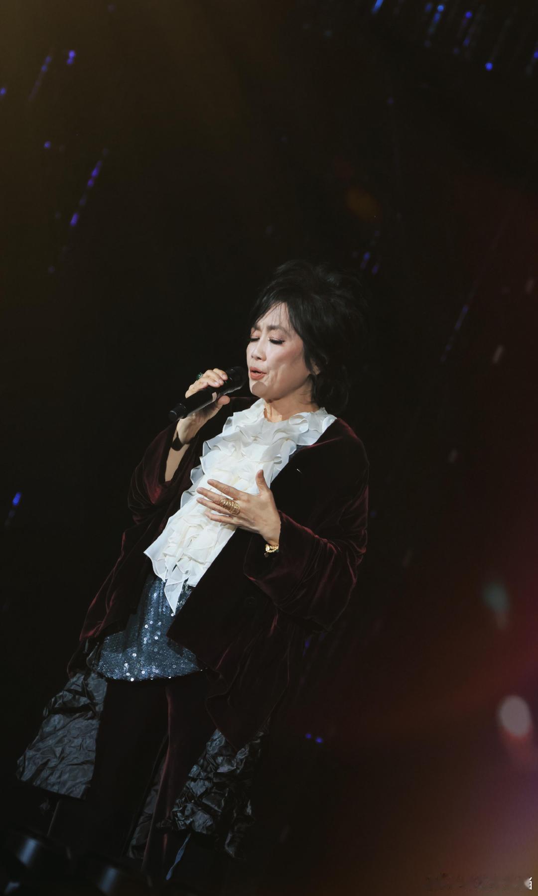 歌手直播齐豫神女吟唱歌手2026空灵婉转的吟唱回荡耳畔，齐豫用声音搭建出一片辽阔