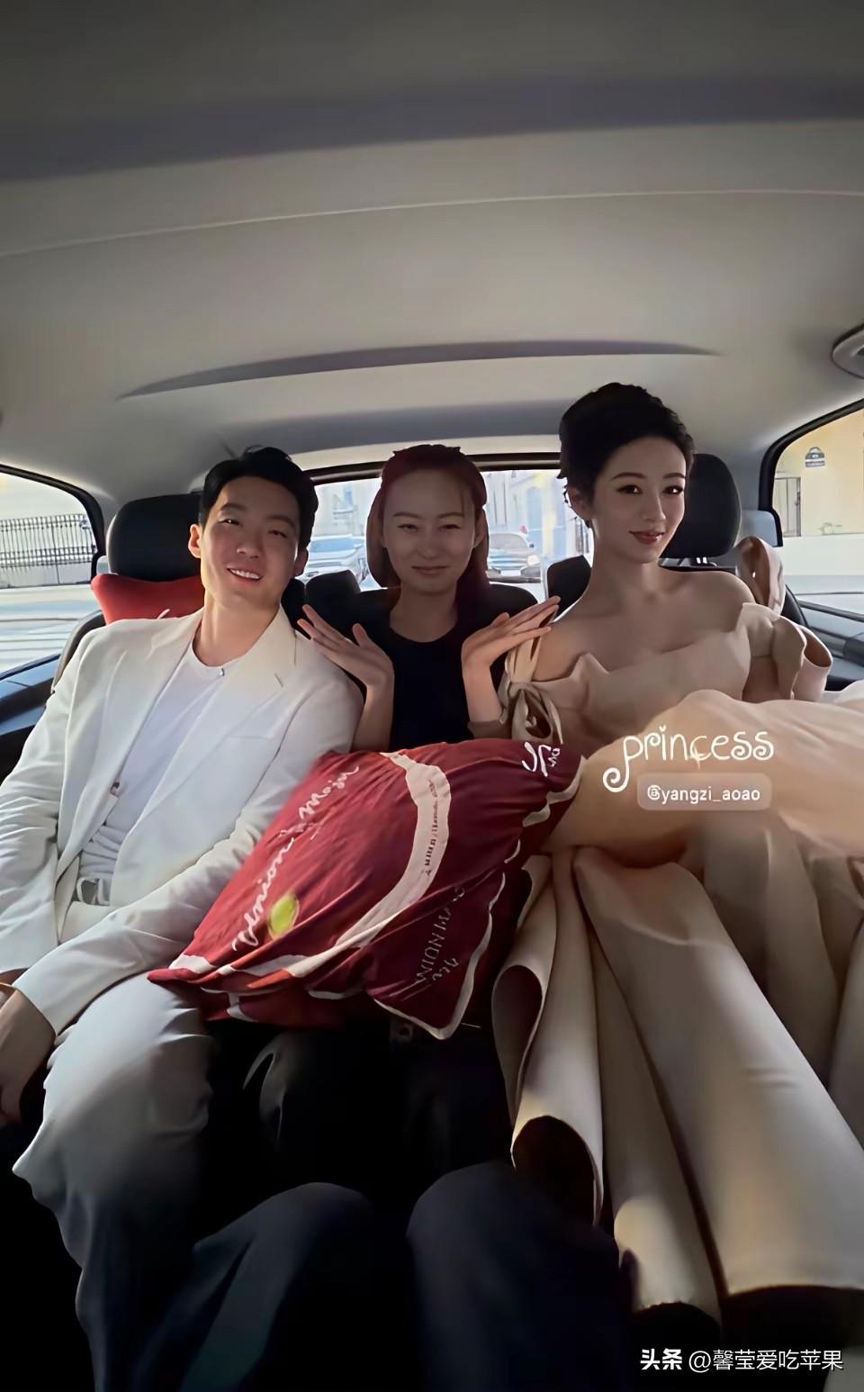 杨紫旁边那个美女看着好眼熟，就是叫不出名字来！[我想静静]