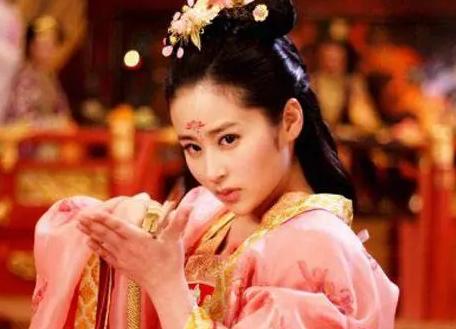 1080年六月初六，公主府里同时上演着两幕戏。 
 
皇帝在这边，亲手端着一碗粥