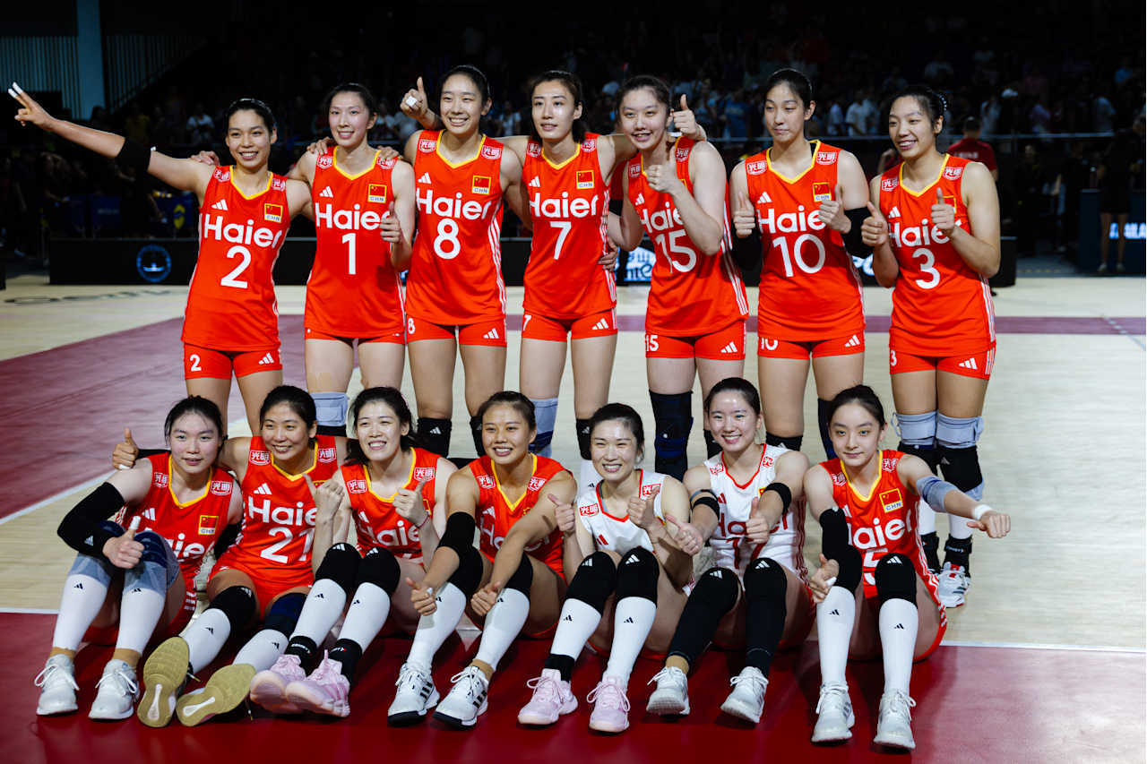 3️⃣连胜✌🏻酣畅漓淋😎📸2025女排世锦赛第3场胜利赛后合影中国女排3比