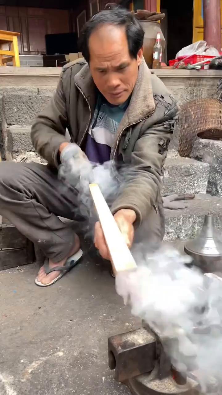 真的想可帮吃早餐，虽然这种想法明明就是太简单，只想有人在一起，不管明天在哪里，爱