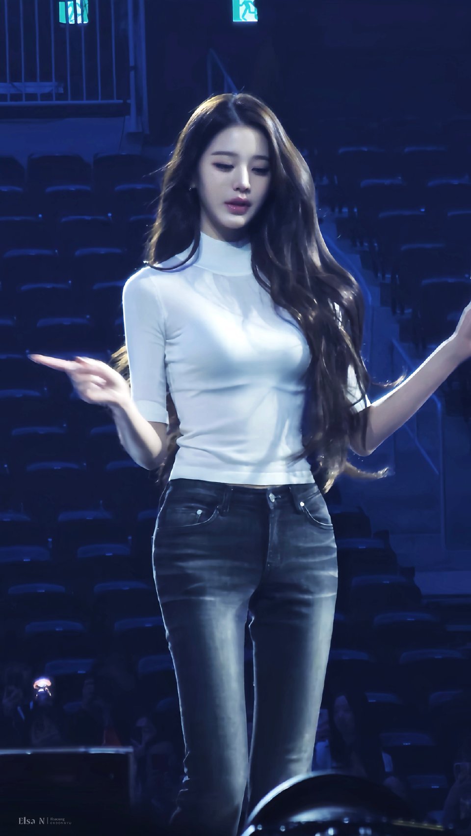 张元英穿搭基础身材就不基础越素越美 