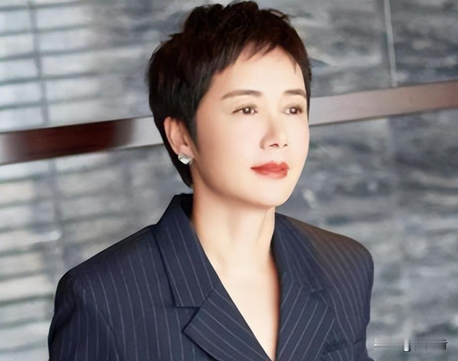 蒋雯丽这回真是翻车了！演个姐弟恋，观众们都看不下去了。
她这个年纪演年轻小伙，真