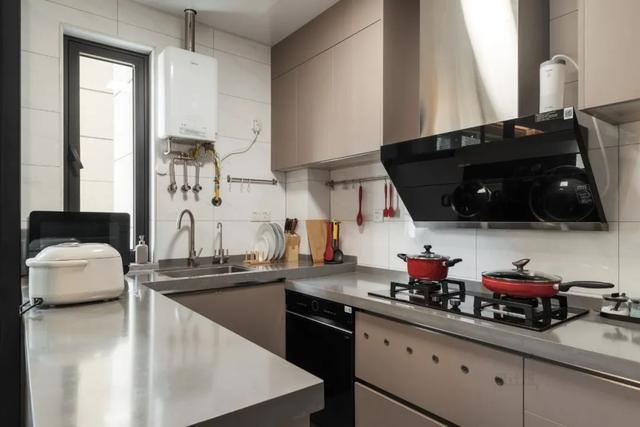 厨房瓷砖怎么选？好看少不了，好搞卫生更重要