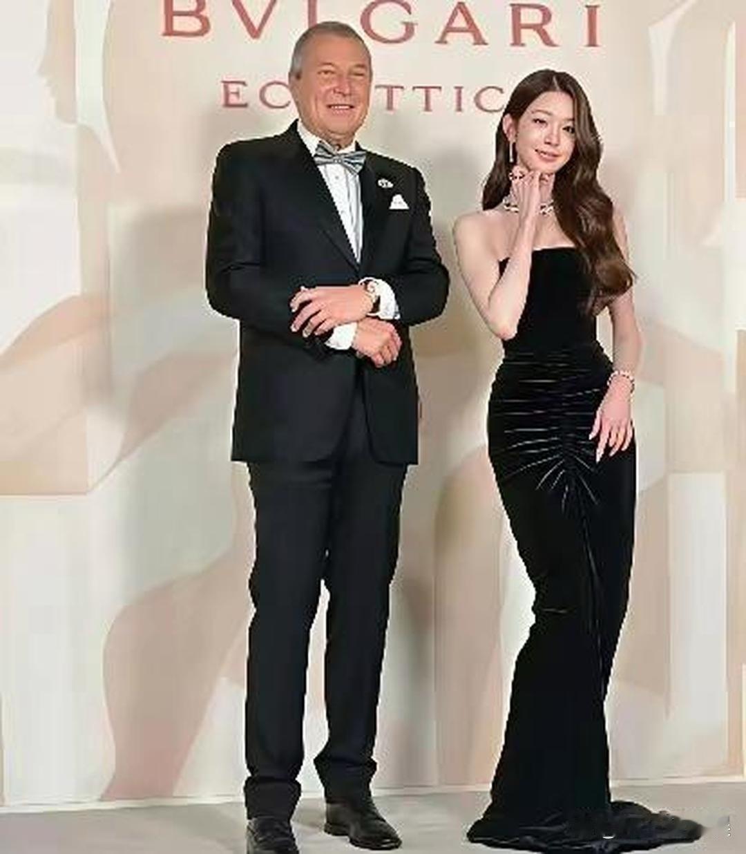 张元英和赵露思告诉我们，宝格丽CEO可不会为你p图。 