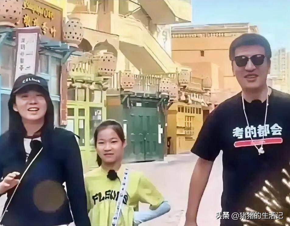 41岁的张学峰永远的离开了，她的妻子李丽婧或许有四种选择。

李丽婧比张雪峰小7