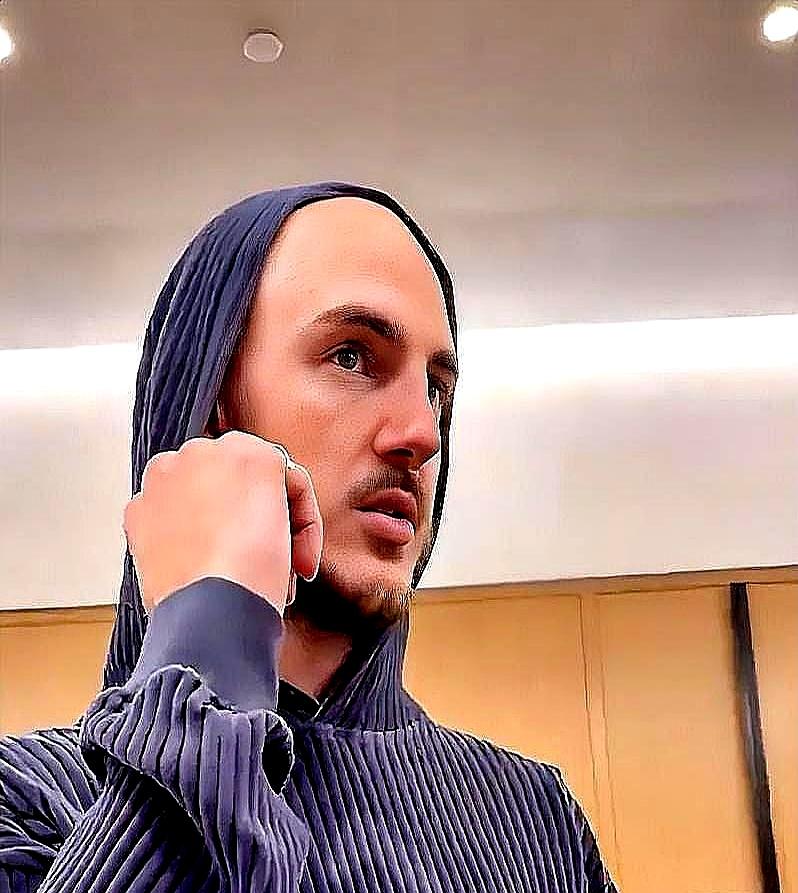 雷霆119比98把马刺按在地上摩擦。前三回全输，这回终于出了一口恶气。
 

卡