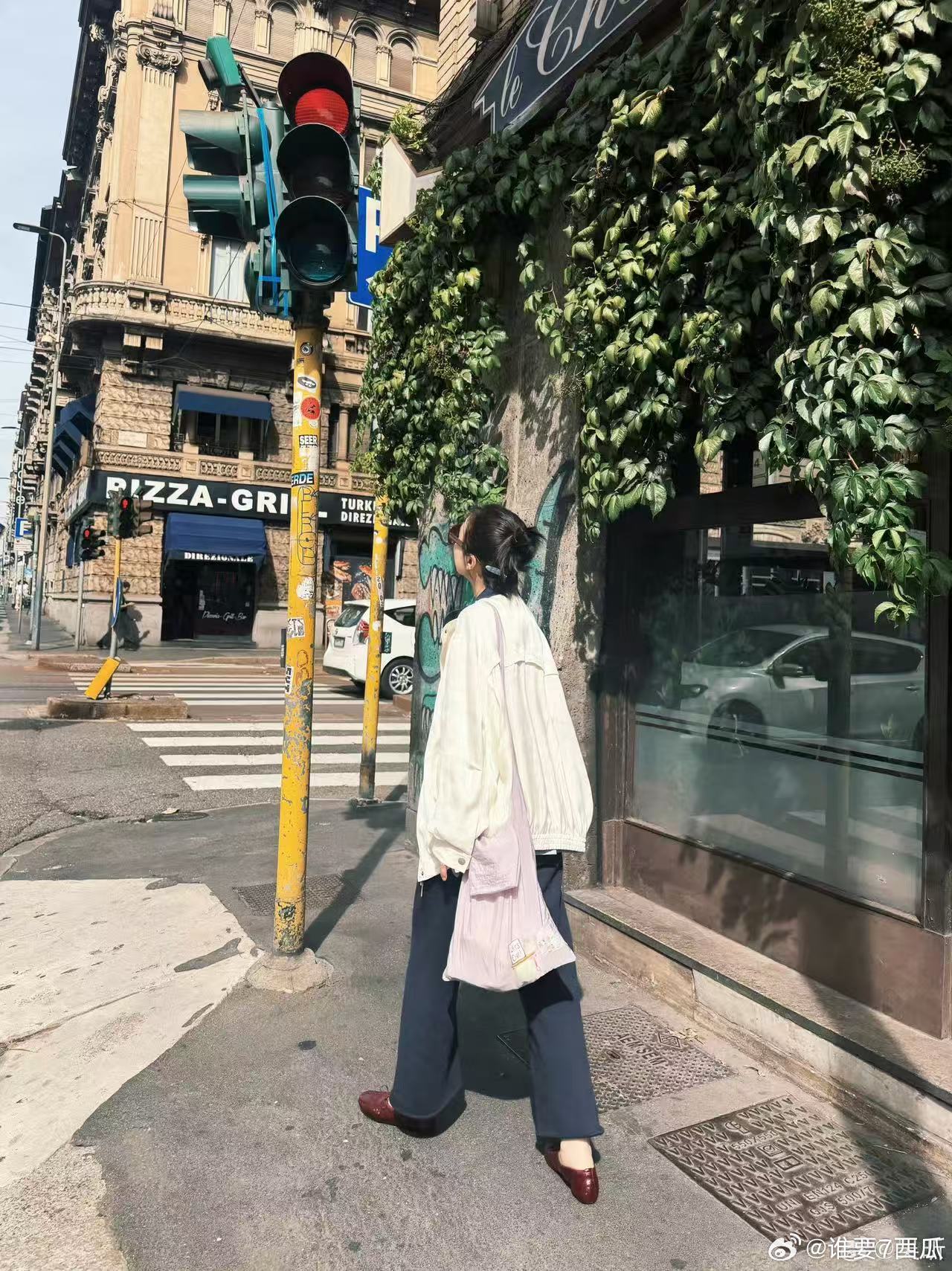 吴昕东北赫本发力了 好看的造型从来不是堆砌配饰，吴昕这一套胜在松弛。法式浪漫和她