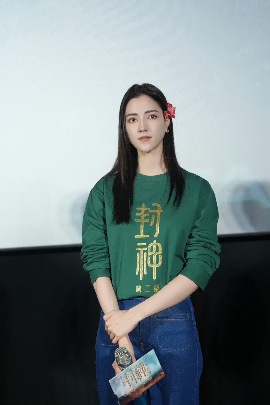 妲己娜然戴上省级非遗南京绒花 娜然佩戴南京绒花现身南京，来看看 