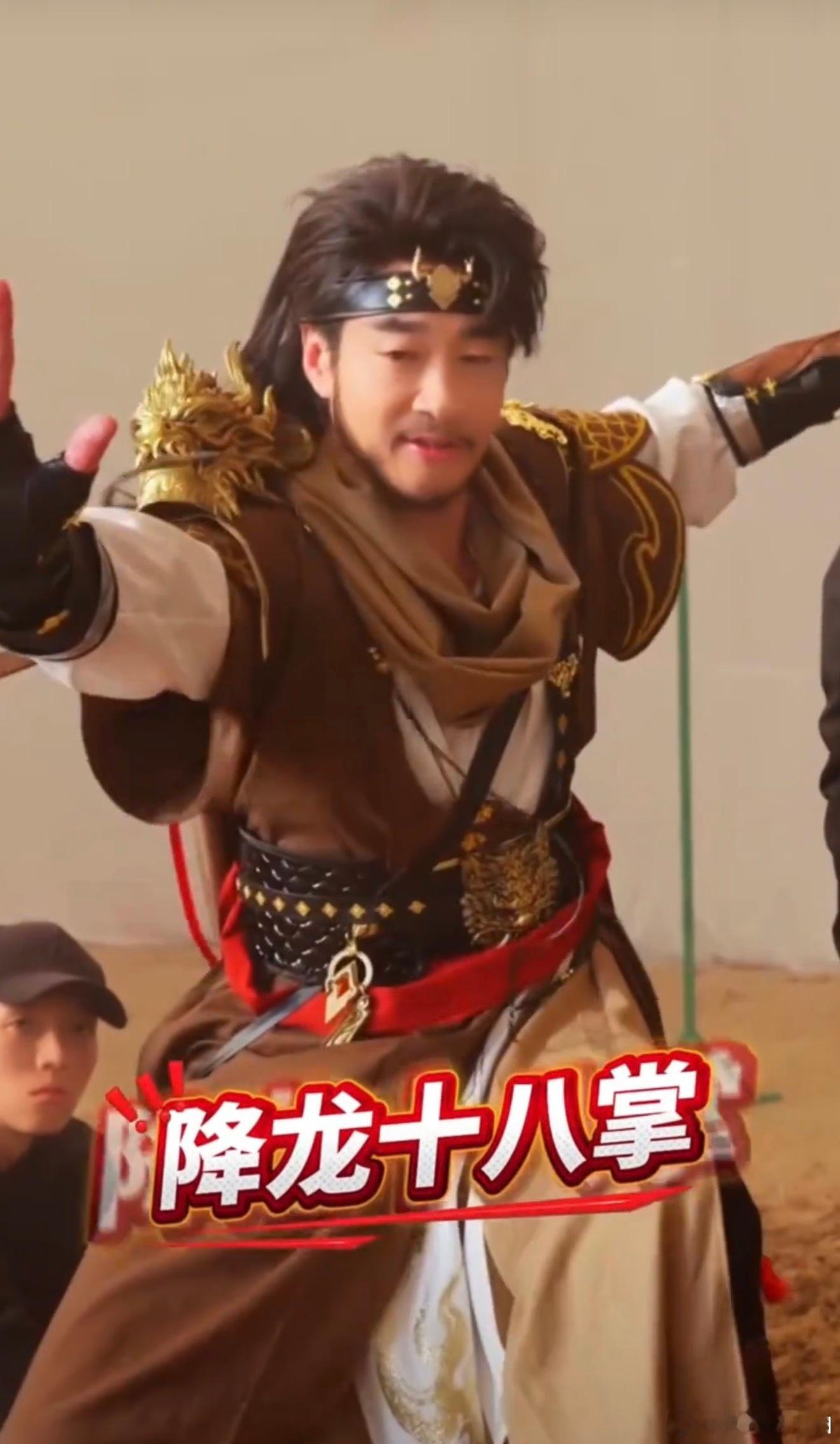 何润东真是把男人想演的角色全演了，14年前项羽翻红，转头就拿下乔峰，不过乔峰总感