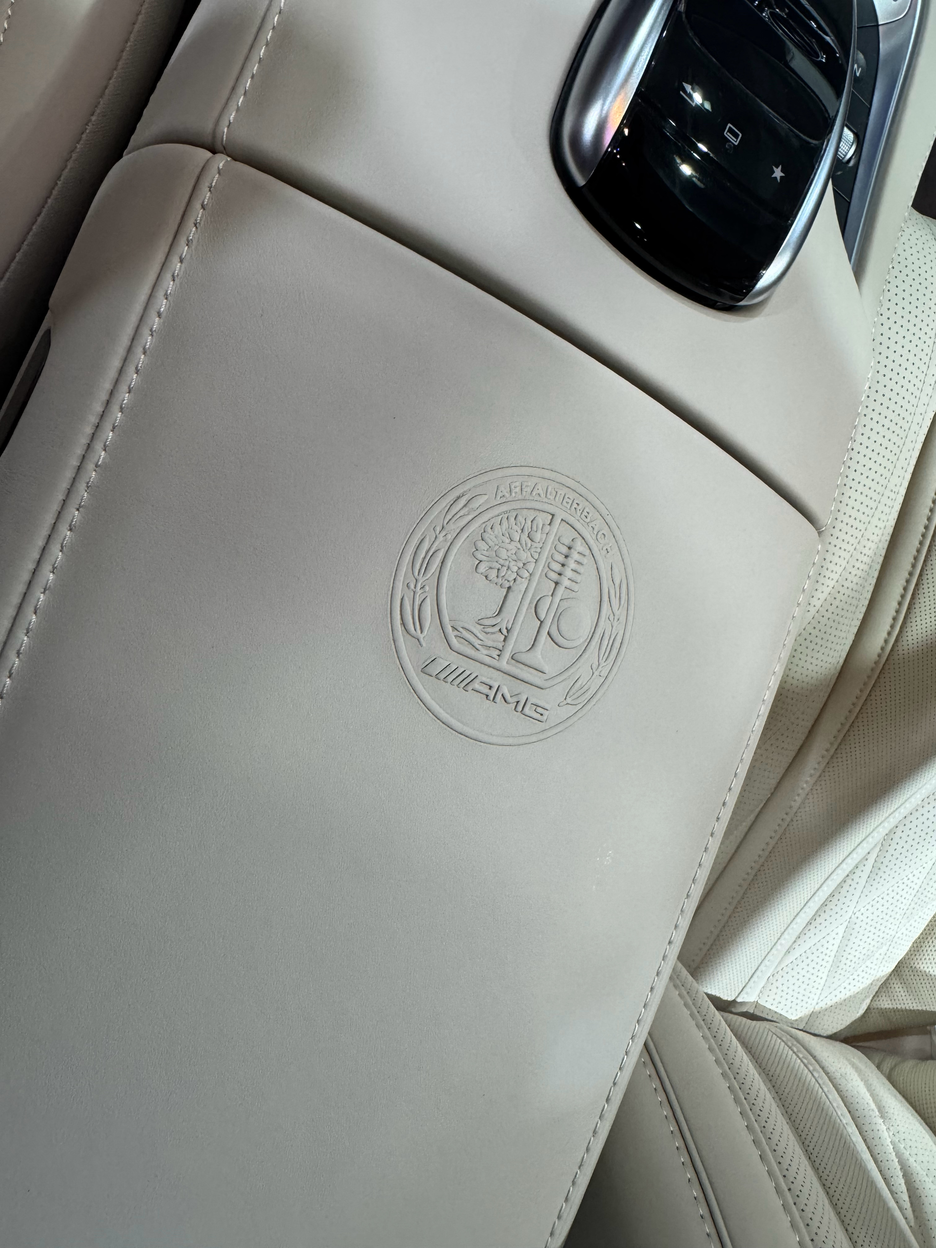 奔驰还是要这内饰配色舒服 