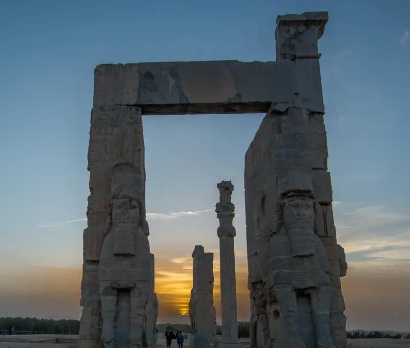 美国会与伊朗开战吗？短期内全面战争可能性极低，但有限军事冲突风险存在。2026年