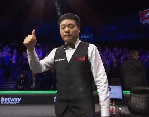 因为自己淋过雨，所以想给所有人都撑把伞，丁俊晖自掏腰包，亏损近百万，只为让中国学