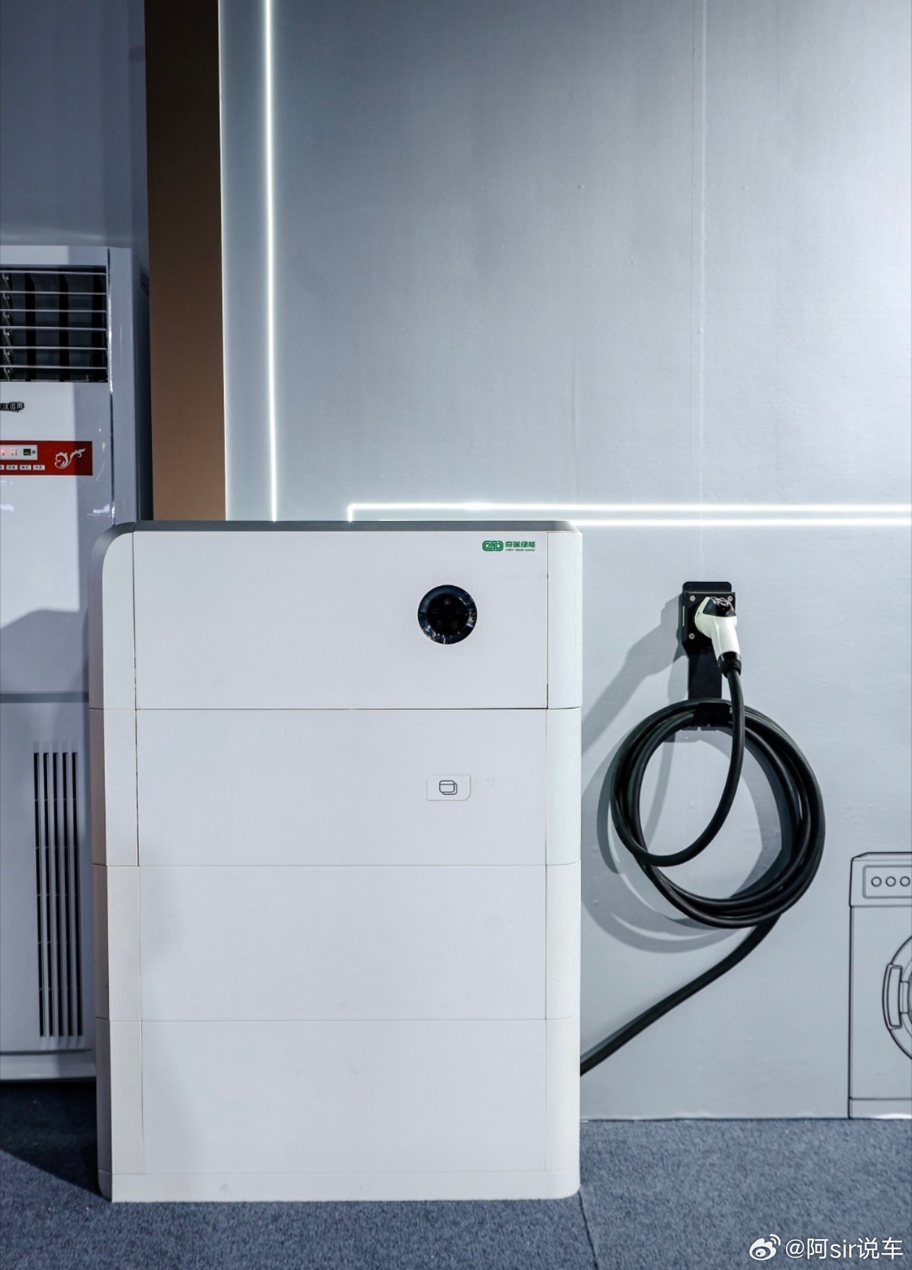 家人们，咱们今天聊点干的。都说新能源下半场拼智驾，但我说，全错了。2025年全球