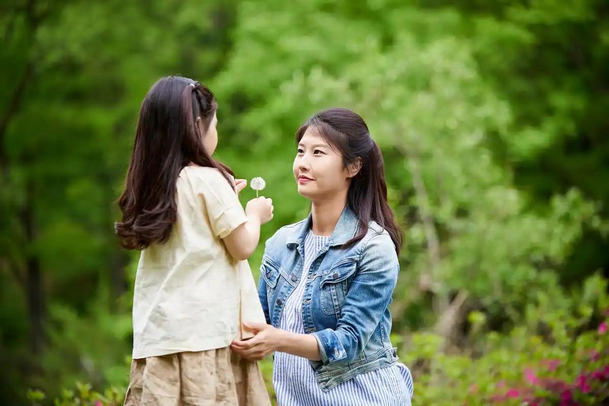 我们这一代人的婚恋市场之所以这么扭曲，90%是由女方家庭导致的。
 
注意，这里