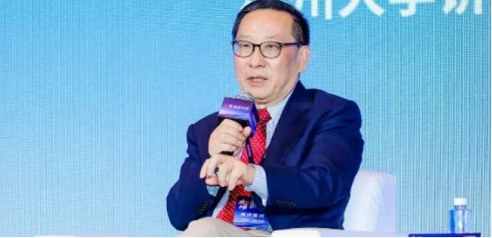 越看高教授就越感觉他厉害，这个人的厉害，是因为他的脑回路非常的清奇。

当别人还