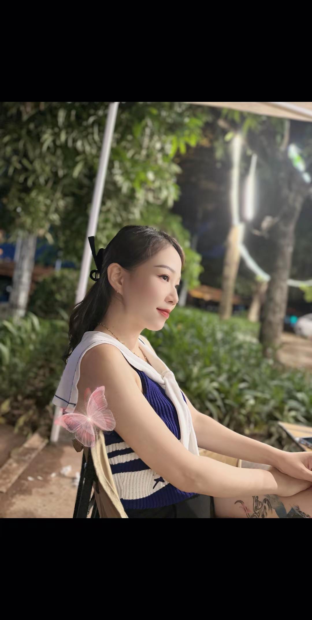 青春又醉倒在籍籍无名的怀