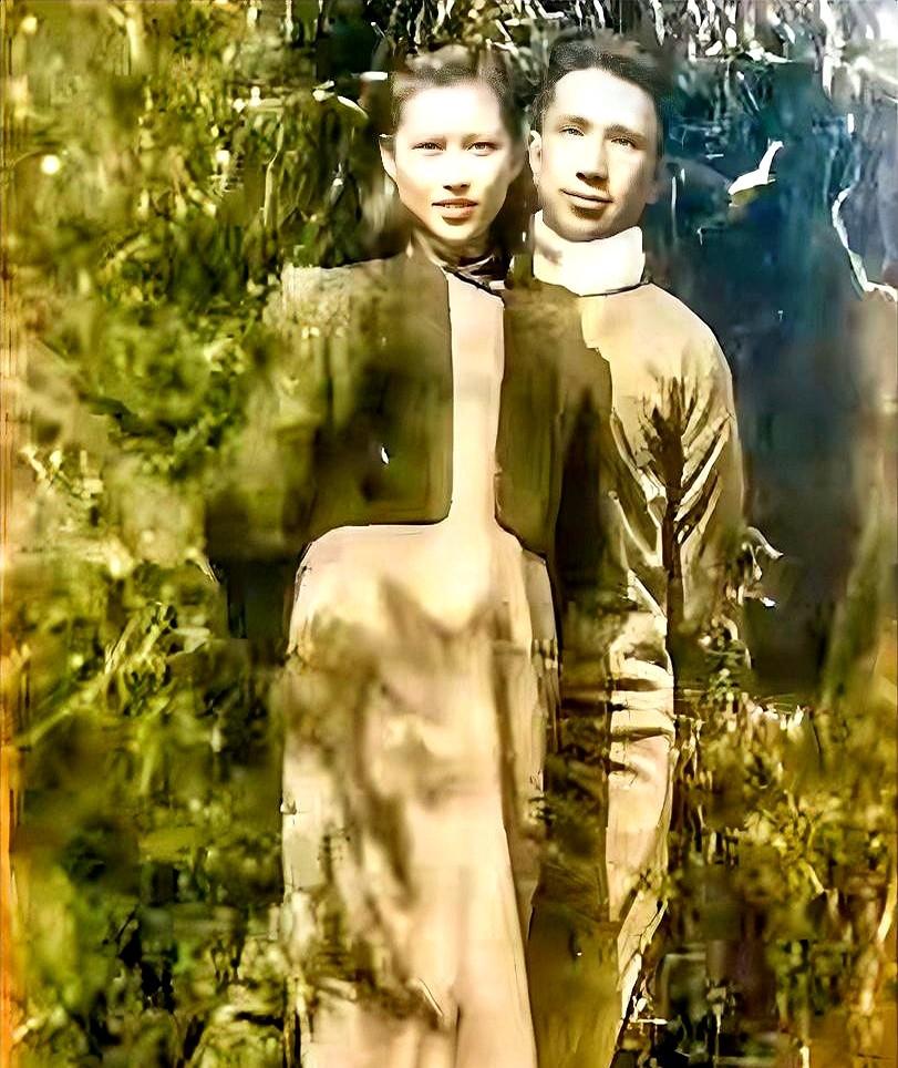15岁离家，她叫“楚青”。

1938年的扬州姑娘，把旗袍换成灰布军装，算盘珠子