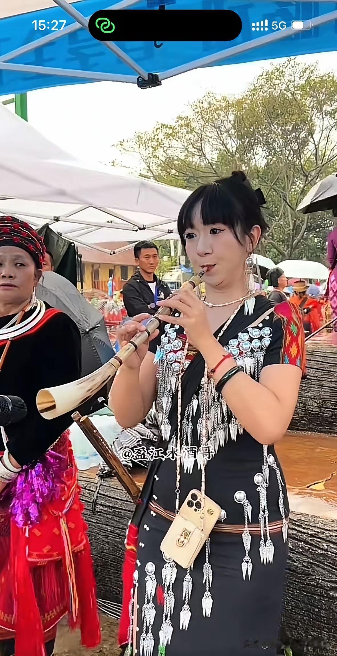 景颇族的目瑙纵歌节太燃了，就算暴雨也挡不住狂欢的节奏！最初是祭祀“木代”鬼的仪式