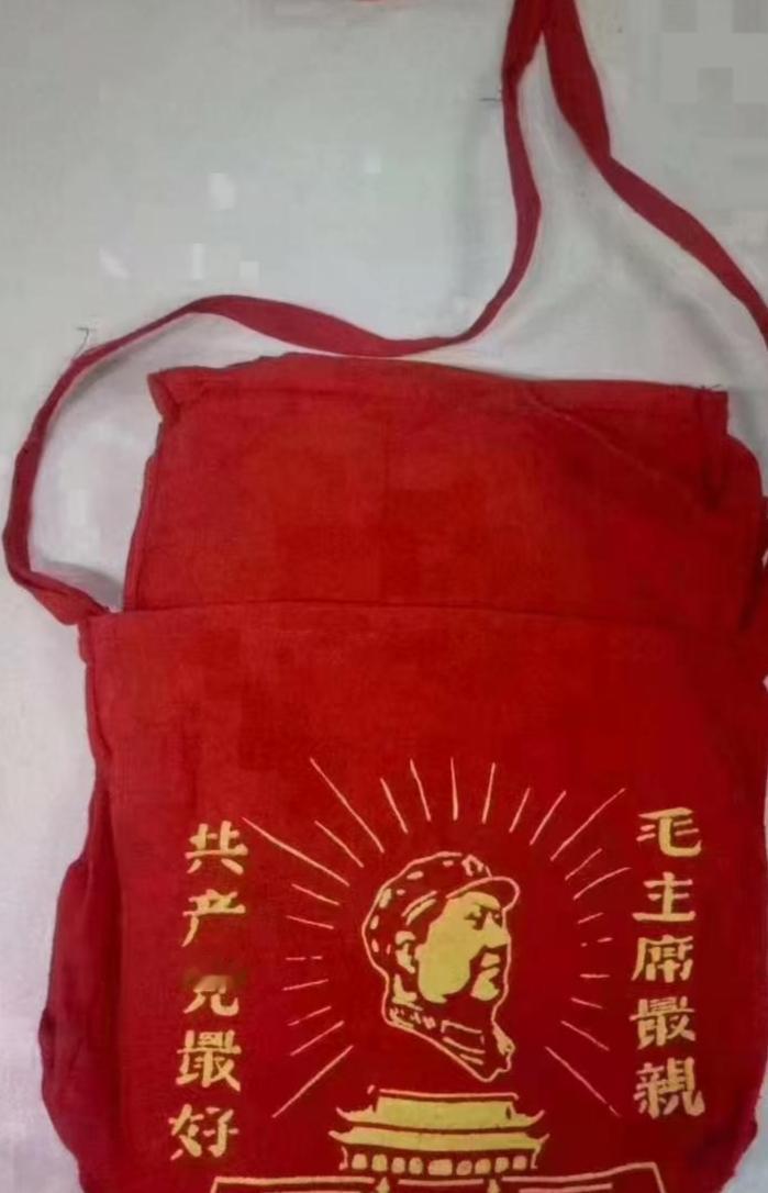 毛主席最亲
共产党最好