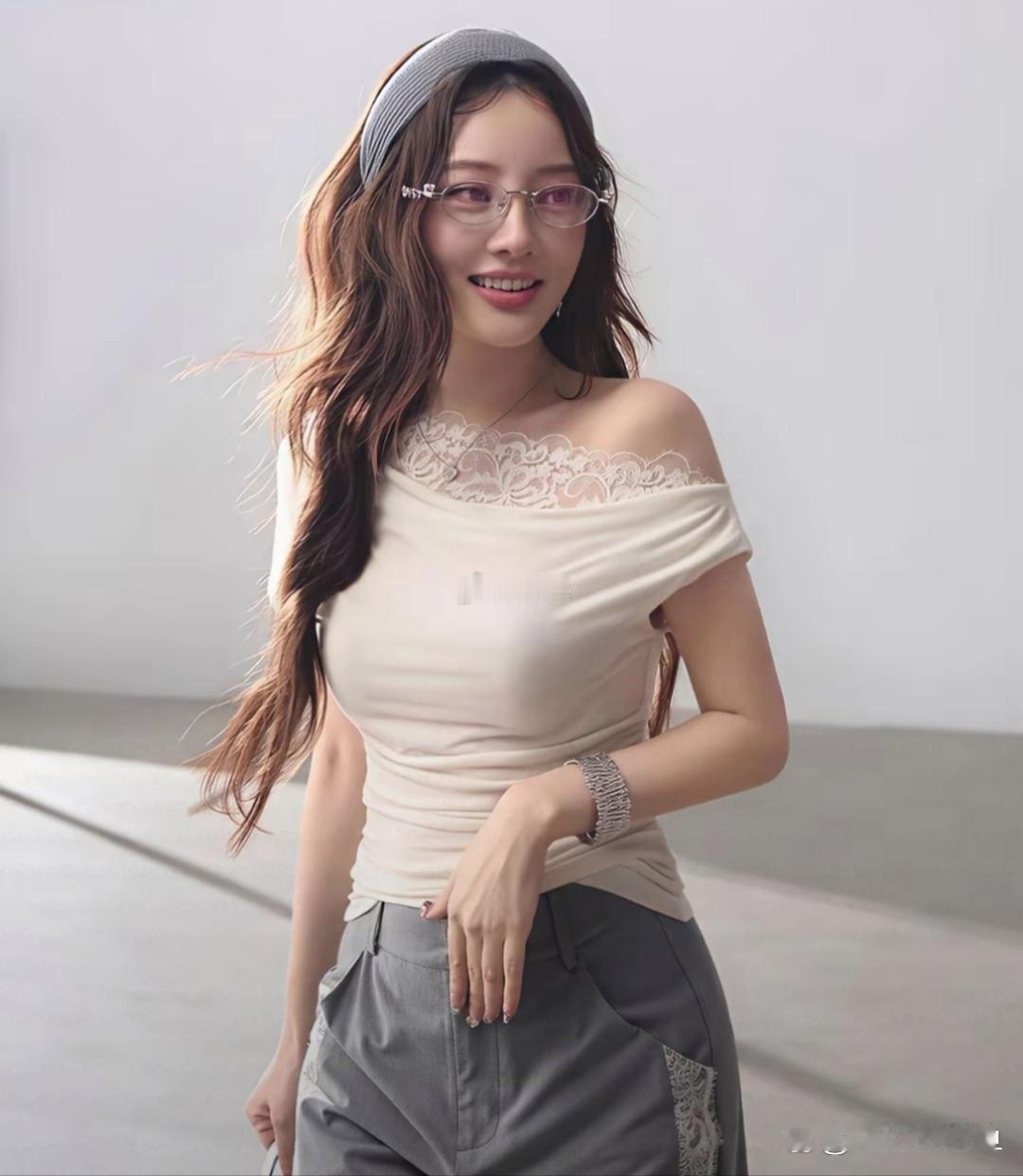 李小璐变化真大，都快认不出来了。 