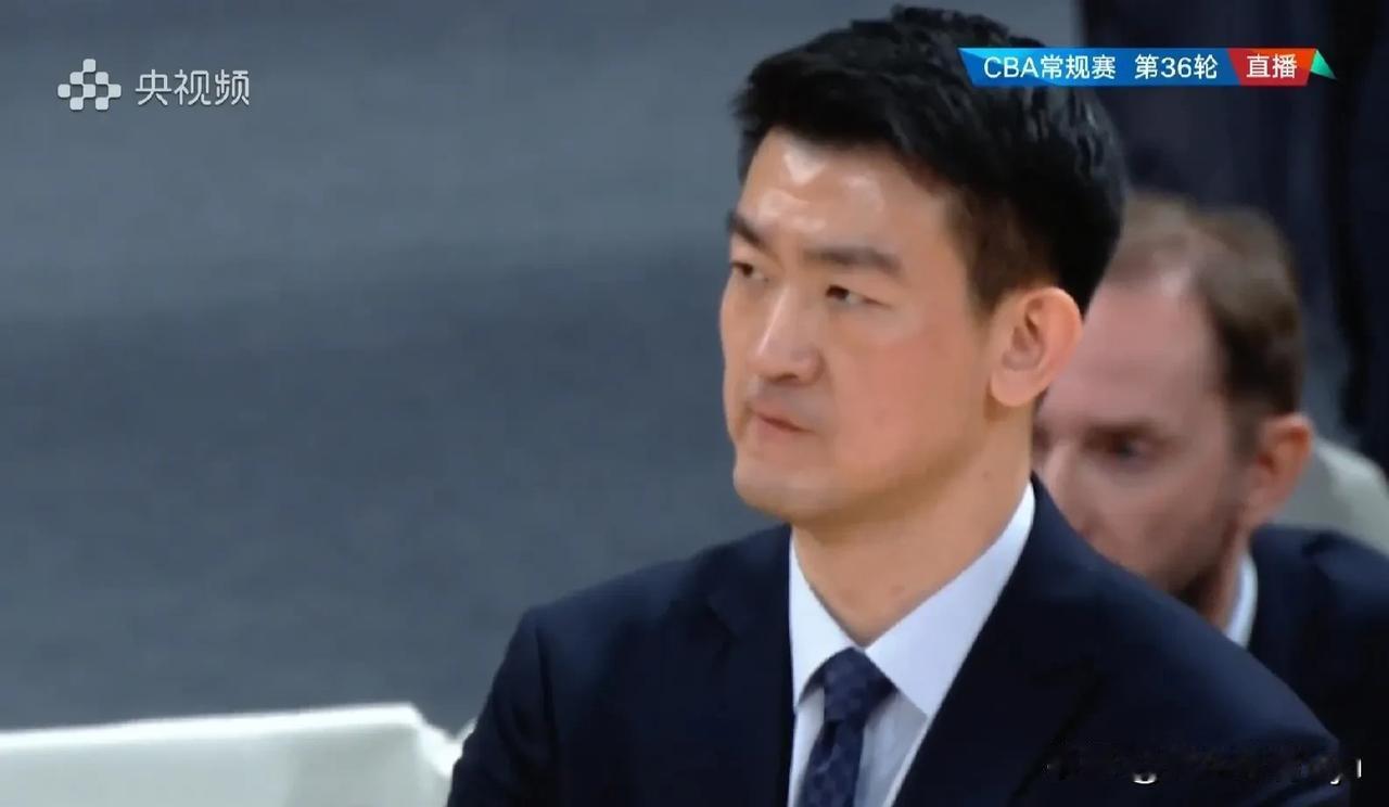 广厦主场哨明显，裁判不但哨黑心也黑，盘点本场裁判的黑心操作。

1. 张帆被广厦