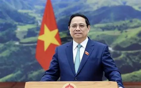 越南这波操作，搁以前谁能想到？前几年还跟着外界喊"产业链去中国化"，把工厂往南边