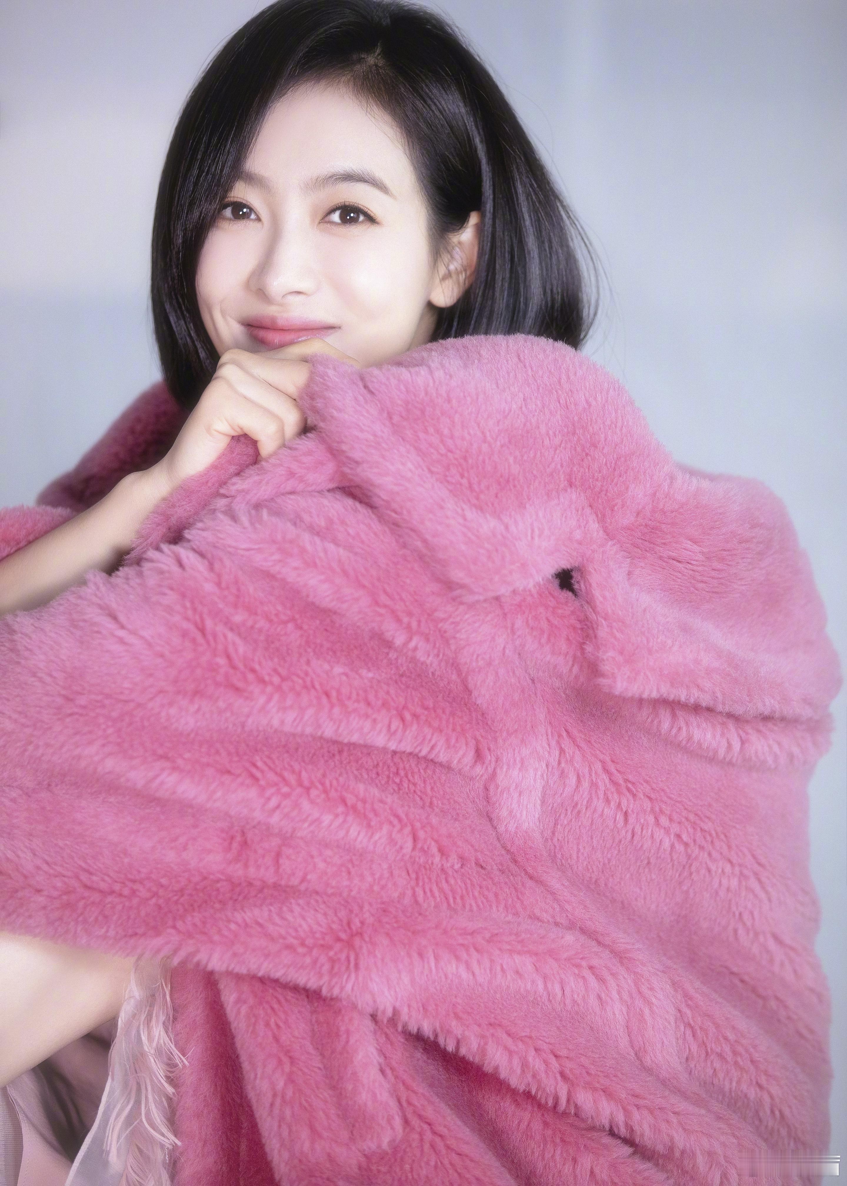 女神宋茜 妆容精致，笑容甜美。#宋茜[超话]# ​​​