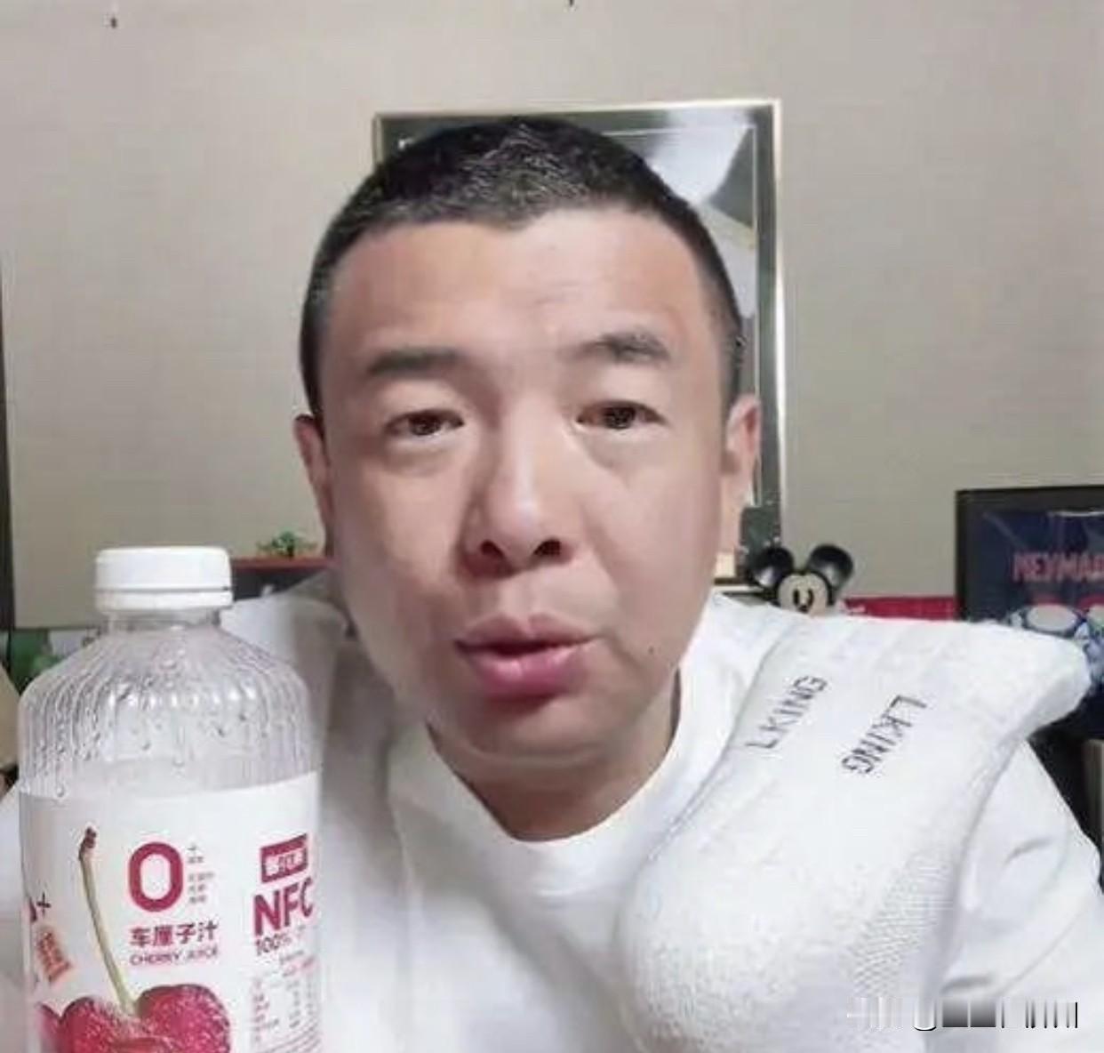 网友在前国脚球员直播间，
建议给国足降薪，
前国脚成员激动的回答……
中超联赛的