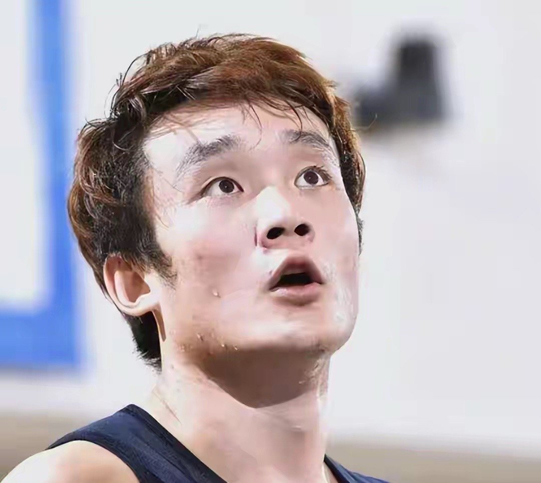 丁彦雨航谈赴美打球遭遇8月6日，丁彦雨航在与赴美球员洪麦的对话中分享留洋经历：他