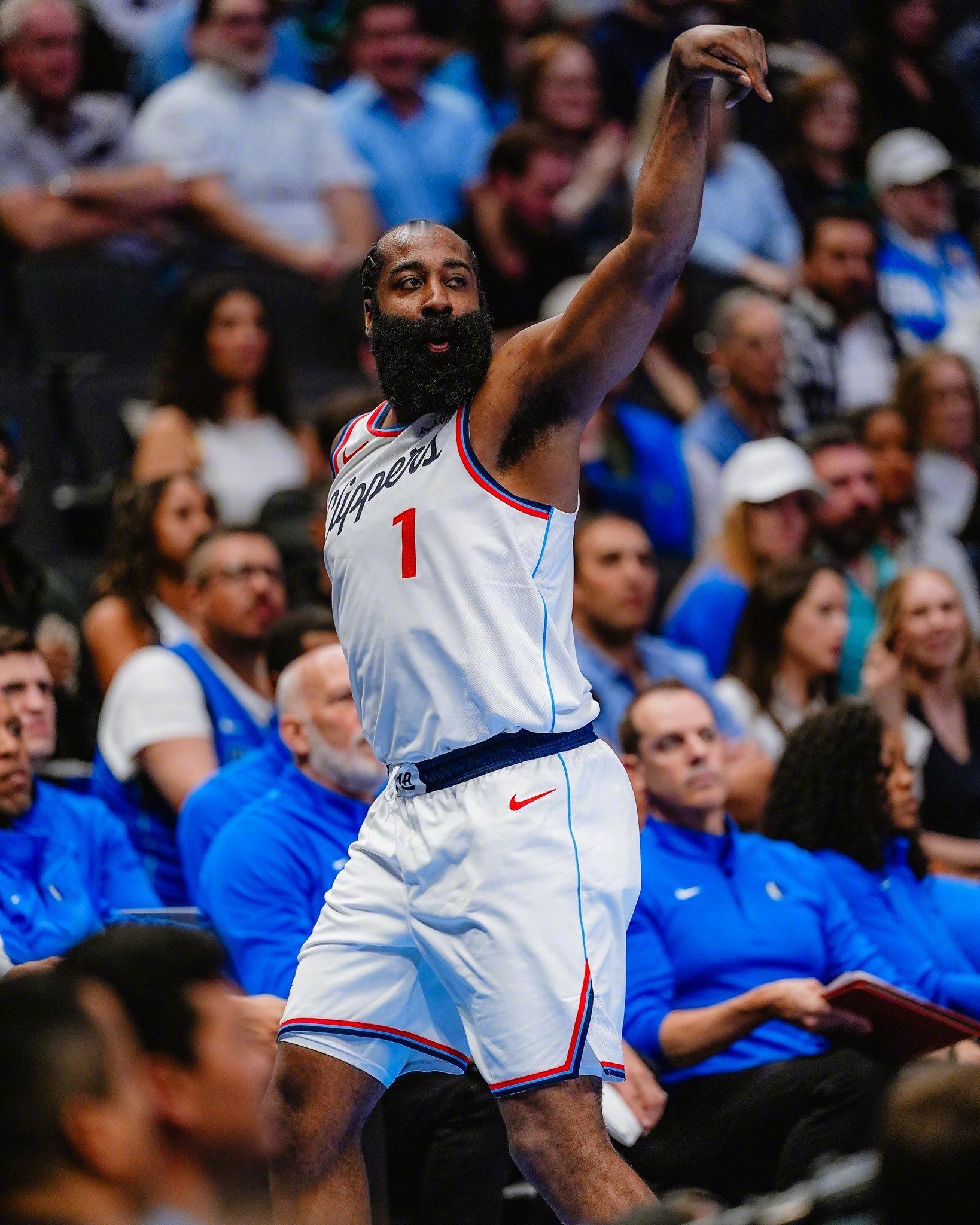 记者Jake Fischer表示，因不同情况莫兰特、特雷-杨、拉梅洛-鲍尔、加兰