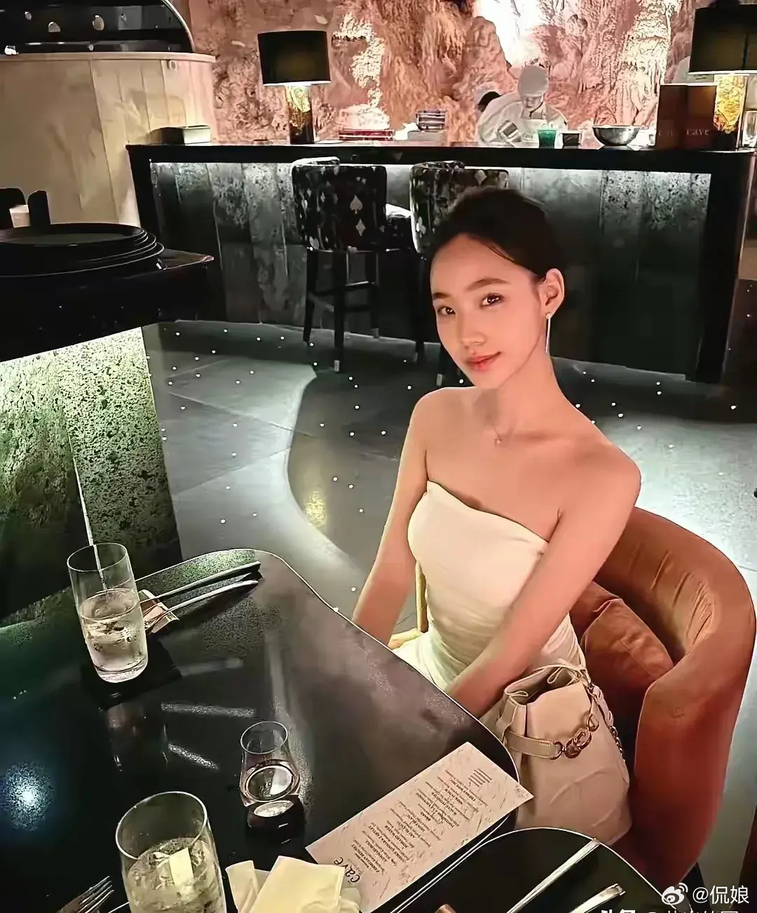 小S家二女儿，正式出道了。有妈妈辅佐，长的也比妈妈漂亮，会不会青出于蓝而胜于蓝呢