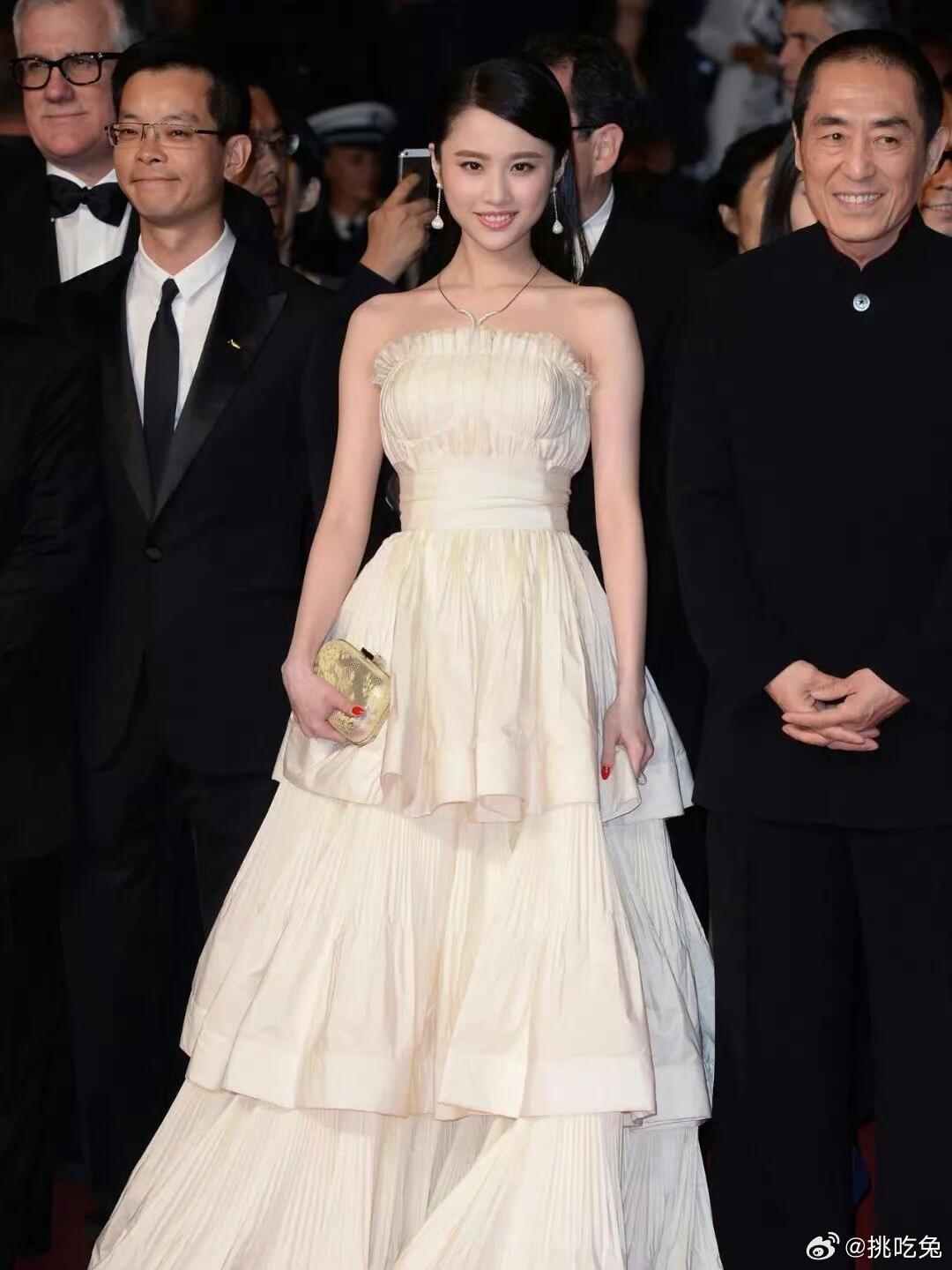 张慧雯 既像刘诗诗又像黄圣依！唉， 何悯鸿  这个角色虽然展示了不俗的演技，但是