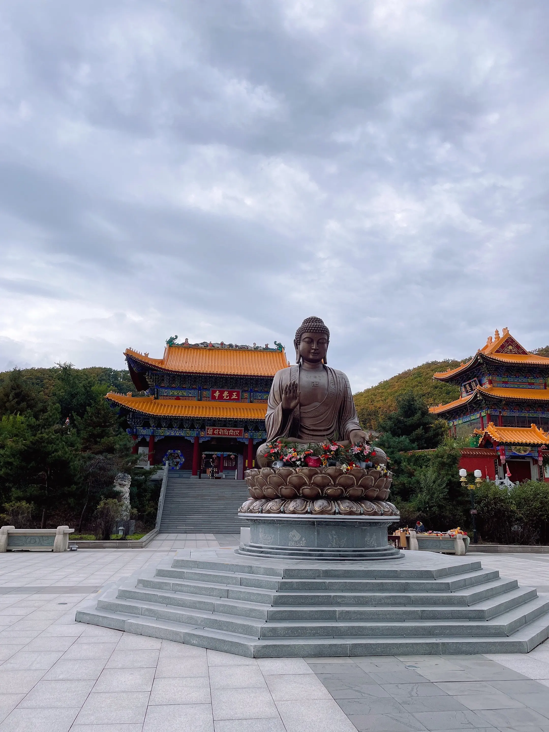 作恶时不相信有神，求财时确希望有佛 世人不相信有因果，可因果何曾饶过谁...