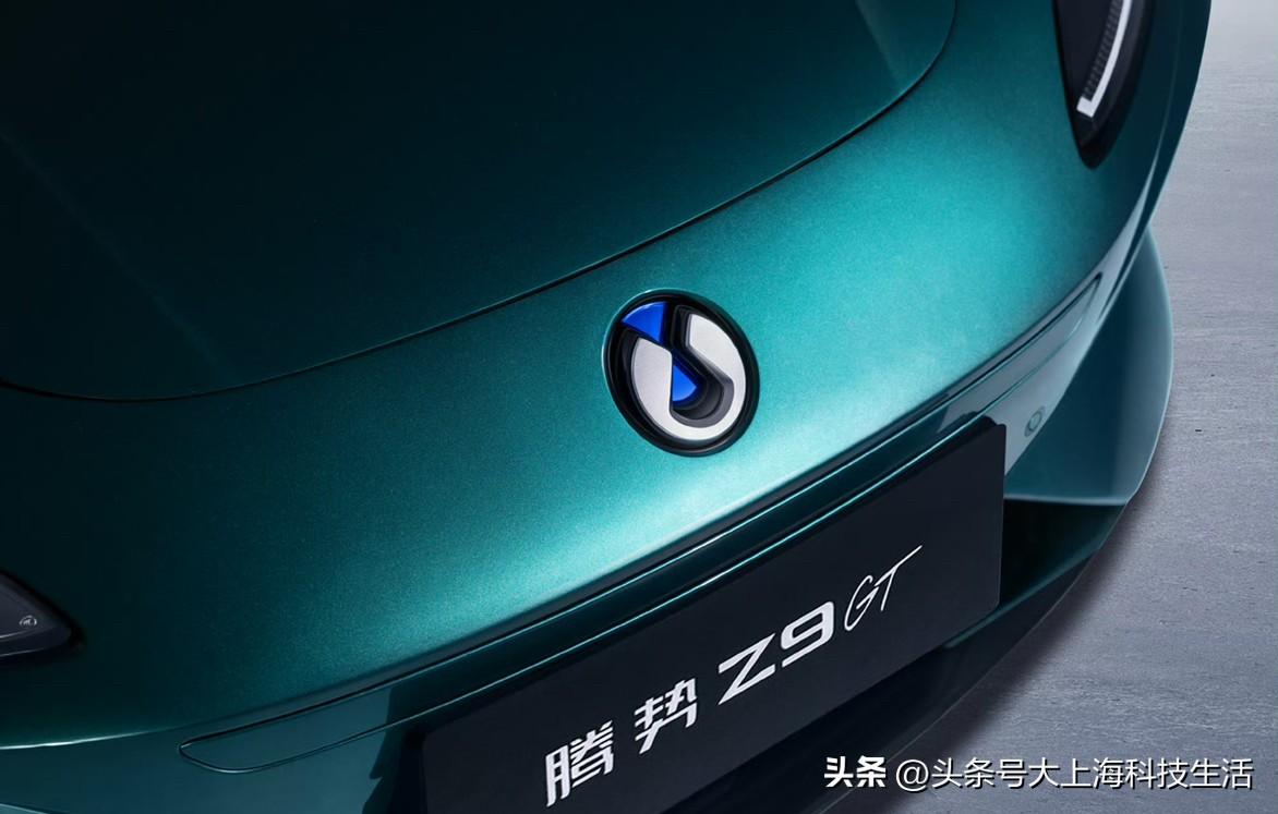 全新腾势Z9GT内饰居然长这样？！全新的峡湾绿外观配色，并采用了顶置激光雷达，内