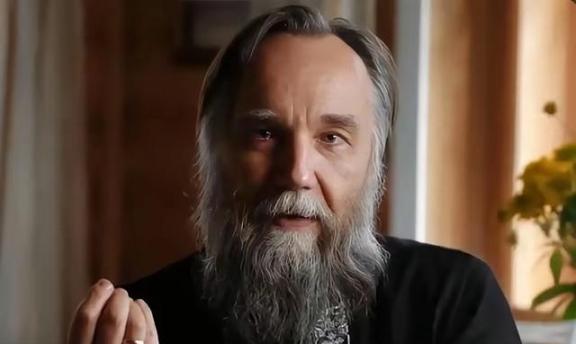普京智囊曾经做出预言：下一个爆发战争的地方不是台海，也不是南海！杜金这人说话可不