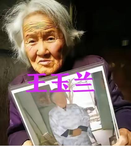 她伪装中国人，操着地道陕南方言，在秦岭深山活了76年，临死前一张照片暴露身份，全