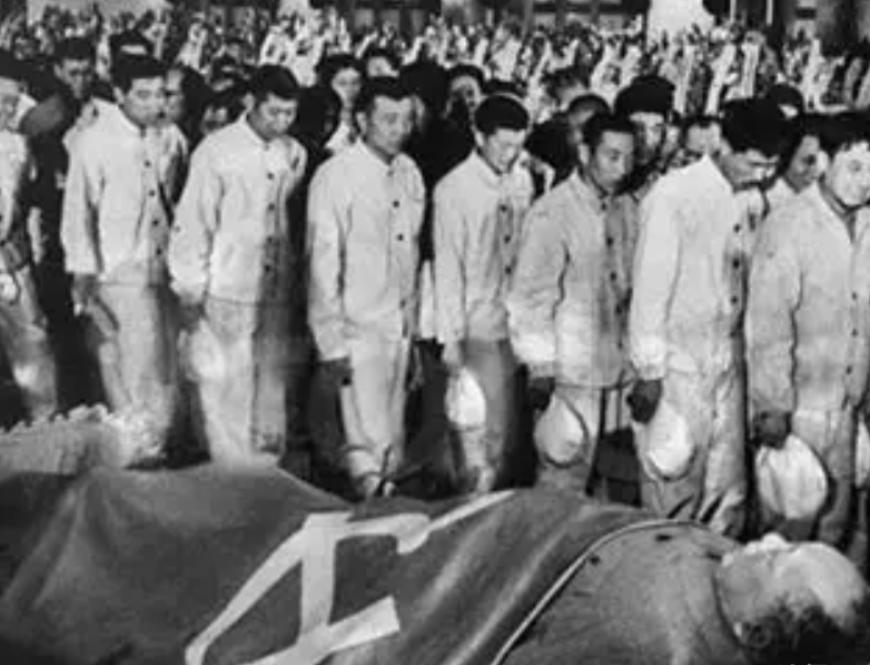 叶剑英：为毛主席守灵了；
刘伯承：为毛主席守灵了；
徐向前：为毛主席守灵了；
聂