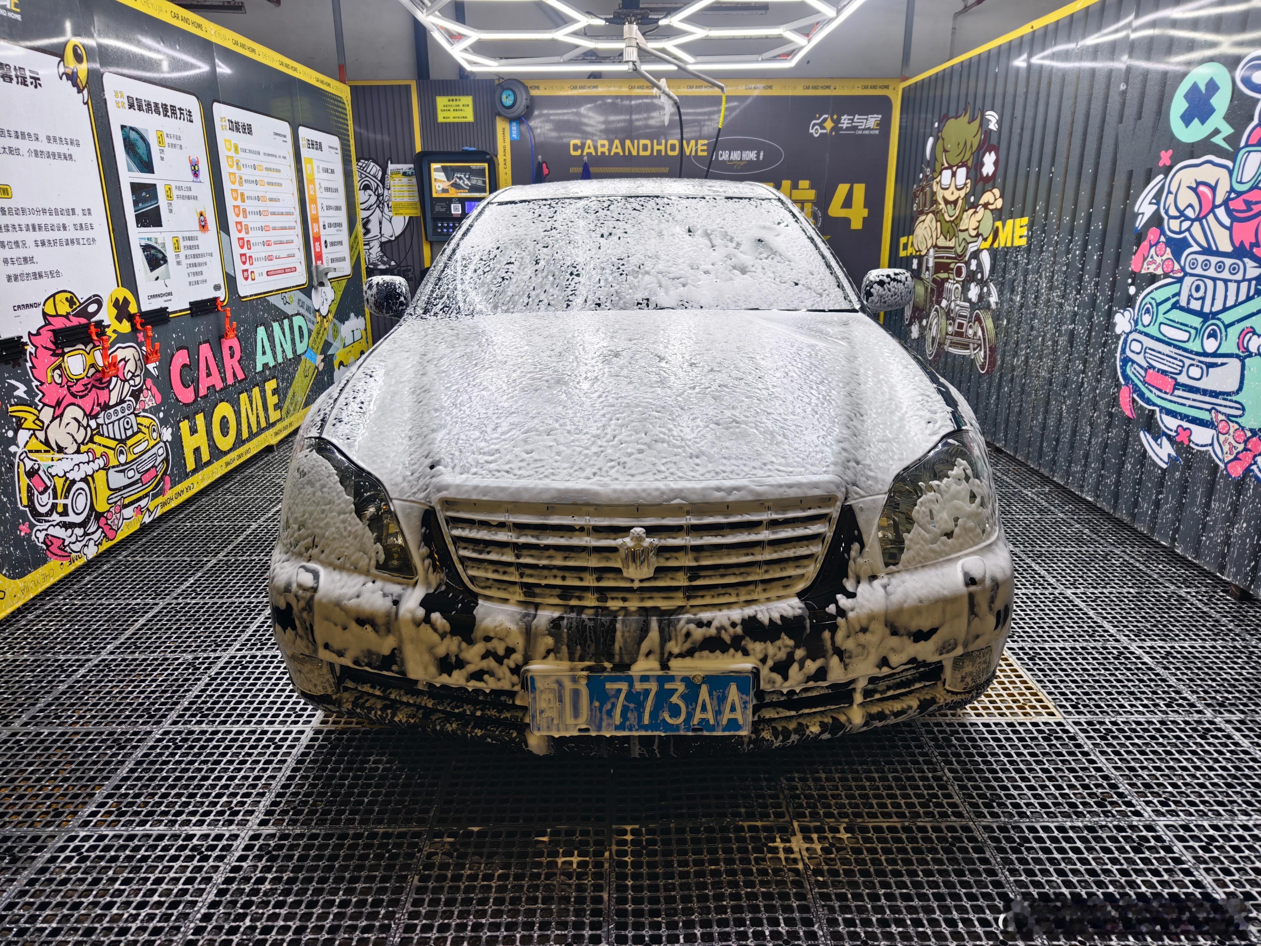 给皇冠洗个车，再开Q70L出门溜达下，这两2.5的V6都很好开！ ​​​
