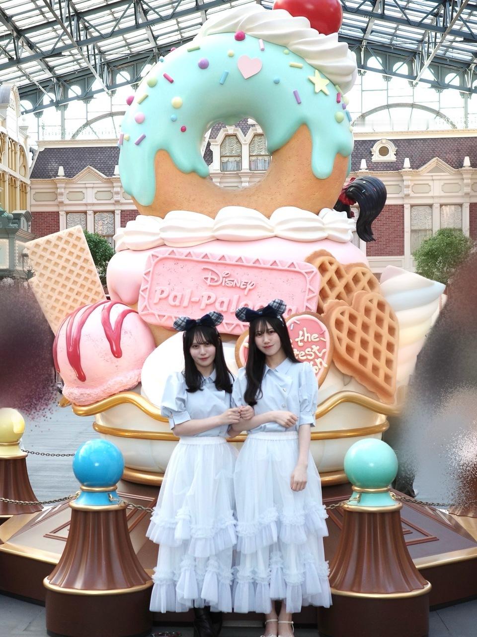 鶴崎仁香「先日、さくちゃんと一緒に夢の国に行ってきました︎︎⟡.·さくちゃんが撮